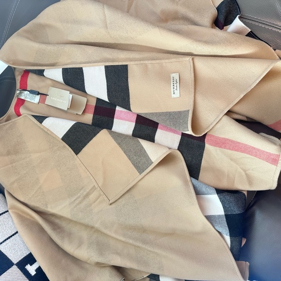 BURBERRY CAMEL CHECK REVERSIBLE SOLID CAPE PONCHO JACKET ONE SIZE - Picture 4 of 8